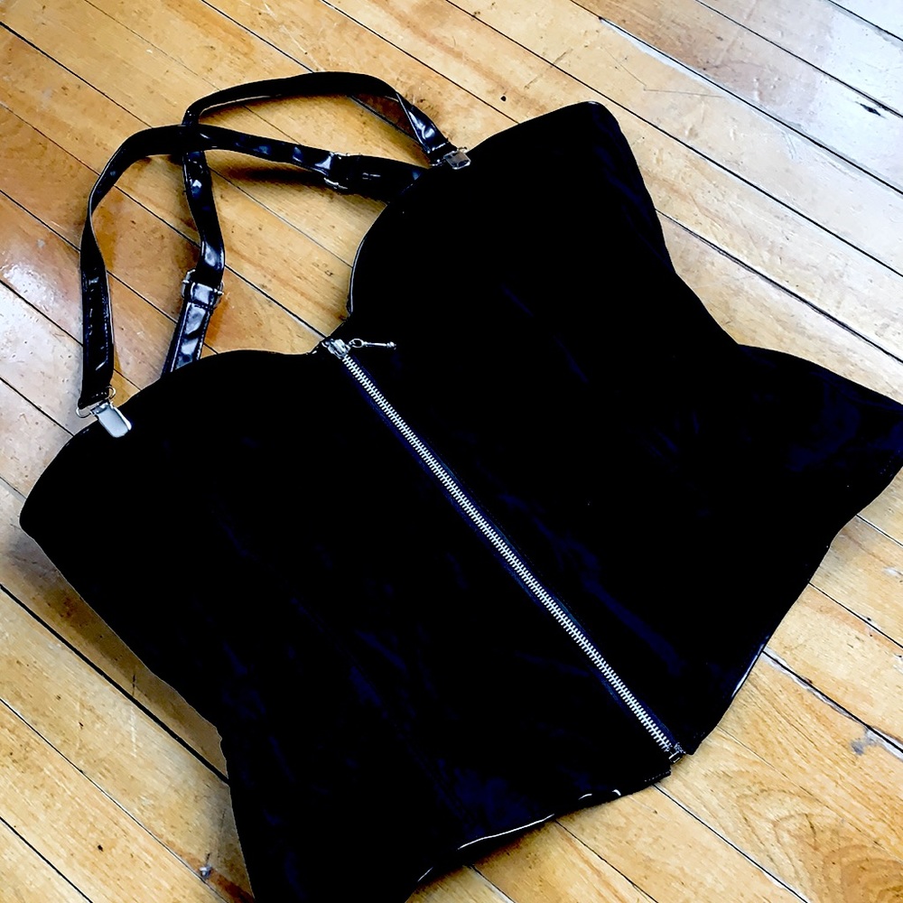 Black Zip up bustier with shiny pvc trim and suspender straps 🖤 Goth, lolita L